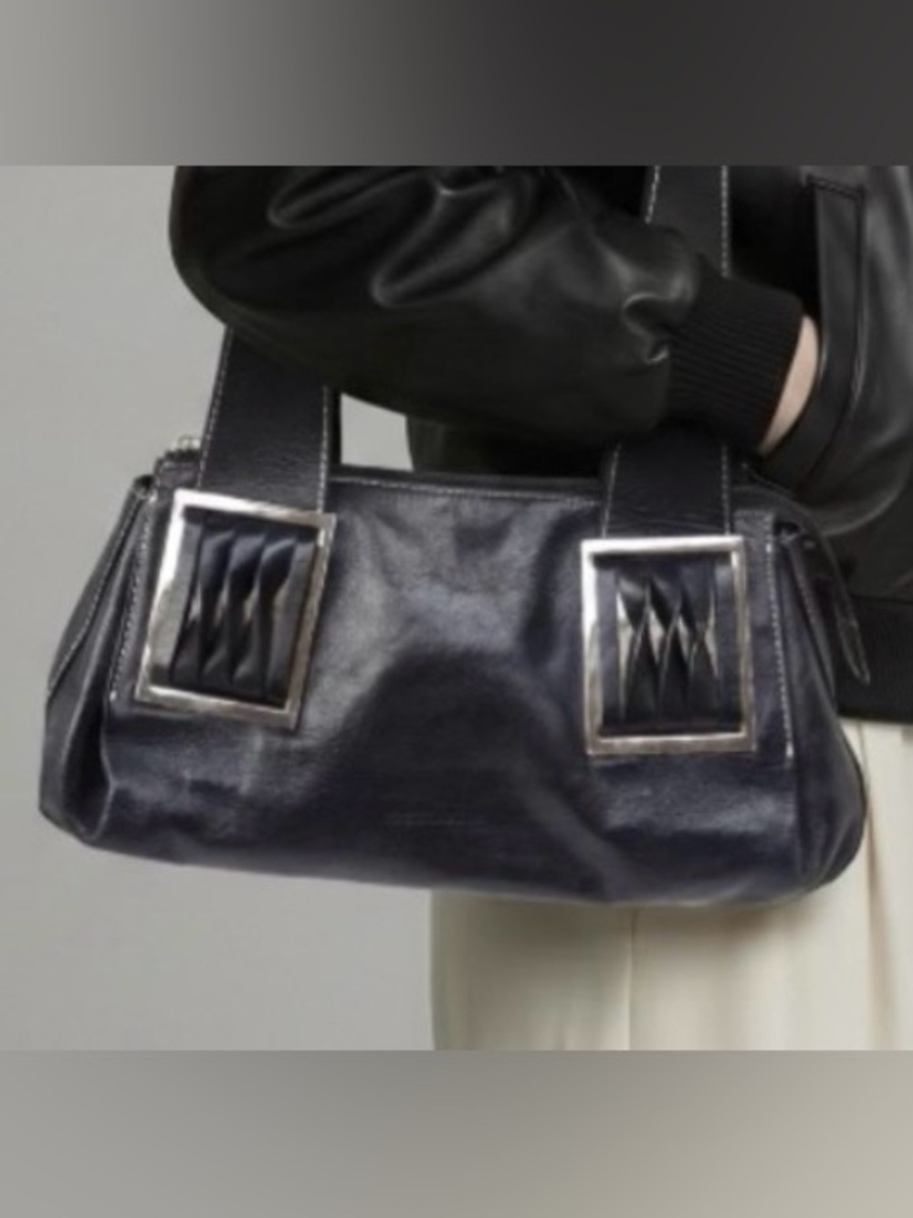 🌹Stunning Vintage Leather Handbag with Silver Accents